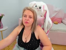 Most Recent Photo of adeleravelle