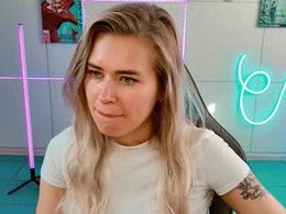 Most Recent Photo of adelloyss