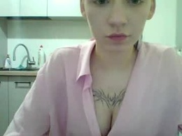 Most Recent Photo of adelya_meow