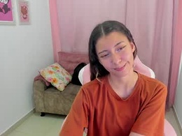 Most Recent Photo of ale_lewiss