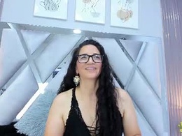 Most Recent Photo of amarantha_milf_