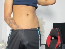 Most Recent Photo of aron_strong0