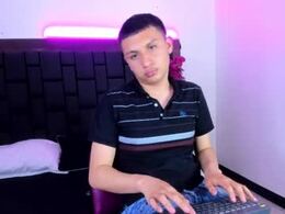 Most Recent Photo of aronn_sweet
