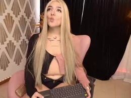 Most Recent Photo of ashleyvalirya