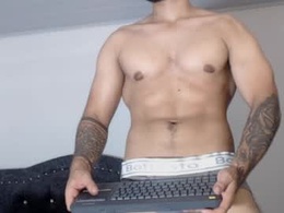 Most Recent Photo of axel_holohan