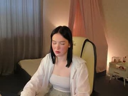 Most Recent Photo of bella_royzs