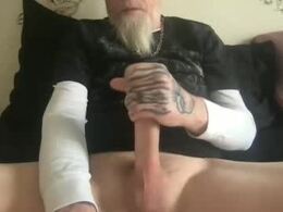 Most Recent Photo of bigwhitedickdaddy69