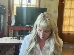 Most Recent Photo of blondegoth_