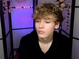 Most Recent Photo of curly_twinkboy