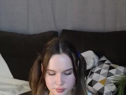 Most Recent Photo of cutiee_alice