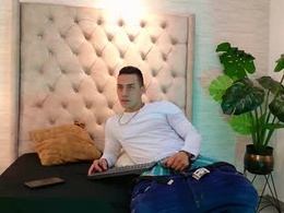 Most Recent Photo of dexter_harder