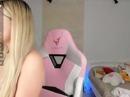 Most Recent Photo of elly_aryxd