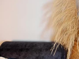 Most Recent Photo of emerald_blonde