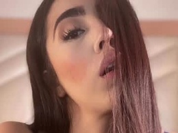 Most Recent Photo of emi_royse