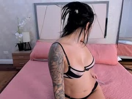 Most Recent Photo of emii_lux