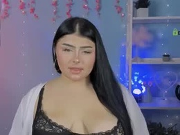 Most Recent Photo of emilia_lucky