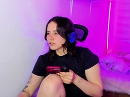 Most Recent Photo of emily_lindey