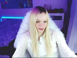 Most Recent Photo of emily_nyaffe