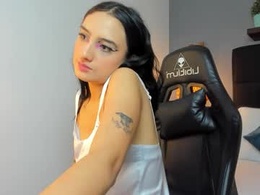 Most Recent Photo of emma_hiltonn_