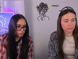 Most Recent Photo of emma_swee