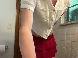 Most Recent Photo of emmarose_2222