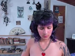 Most Recent Photo of glitch_doll