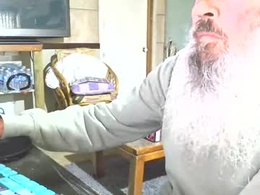 Most Recent Photo of handschat