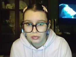 Most Recent Photo of honeyevelyn_