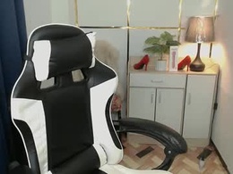 Most Recent Photo of its_me_mariee