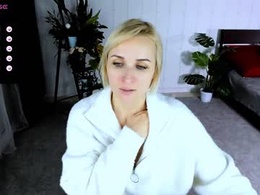 Most Recent Photo of karinella_x