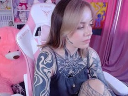 Most Recent Photo of katrinwaifu
