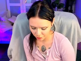 Most Recent Photo of kittenlolla