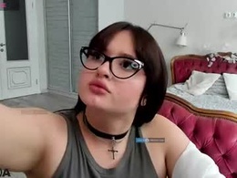 Most Recent Photo of krissvelvet