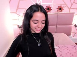 Most Recent Photo of laraa_rous
