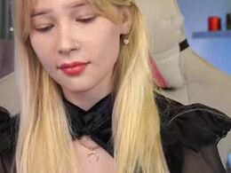 Most Recent Photo of laurawifeness