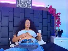 Most Recent Photo of laurenboobs_