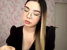 Most Recent Photo of louise_kiss_