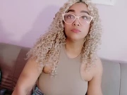 Most Recent Photo of luana_curly