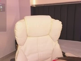 Most Recent Photo of lucy_holmes_