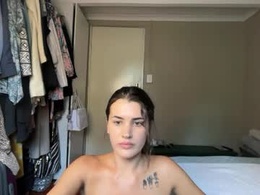 Most Recent Photo of maddyy2004