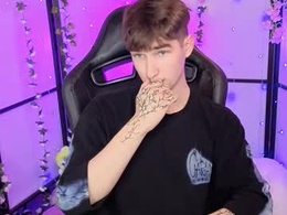 Most Recent Photo of maxwellchiik