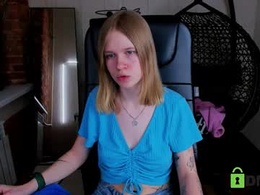 Most Recent Photo of meow__peach