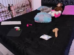 Most Recent Photo of mia_and_khloee