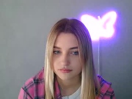 Most Recent Photo of mia_moon27