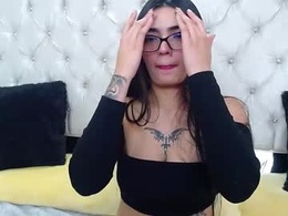 Most Recent Photo of miaasmiith_