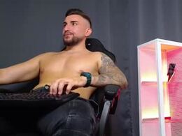 Most Recent Photo of mightyaaron