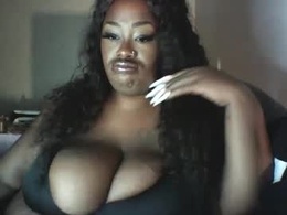 Most Recent Photo of moni_simone