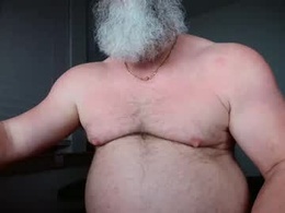 Most Recent Photo of nhmuscledaddy