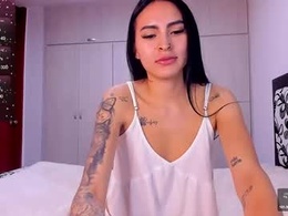 Most Recent Photo of petite_linda