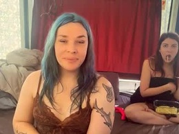 Most Recent Photo of phoebebobebe